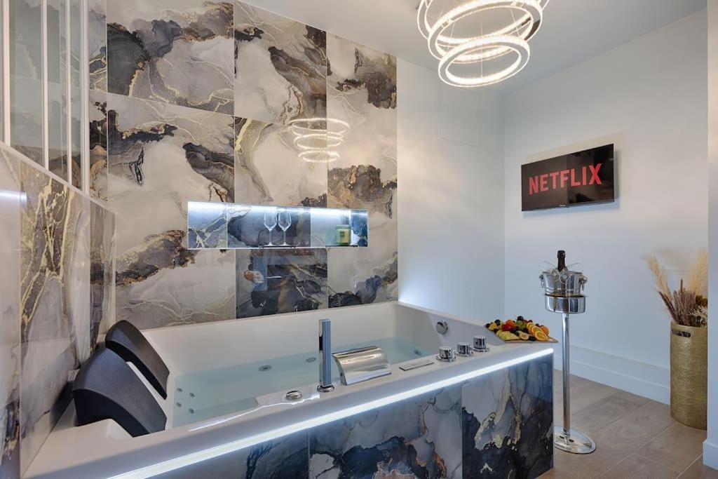 Welcome To Dubai / Jacuzzi Ivry-sur-Seine Bagian luar foto