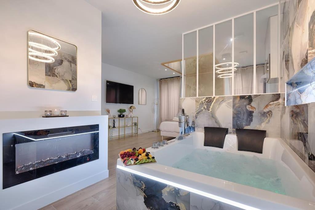 Welcome To Dubai / Jacuzzi Ivry-sur-Seine Bagian luar foto